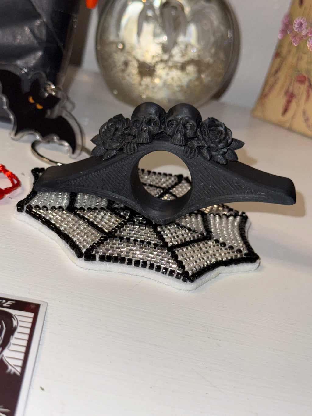 Halloween Thumb page holder 🖤 🌹 💀